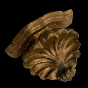 🌸 WALL ACCENT SHELF DECOR